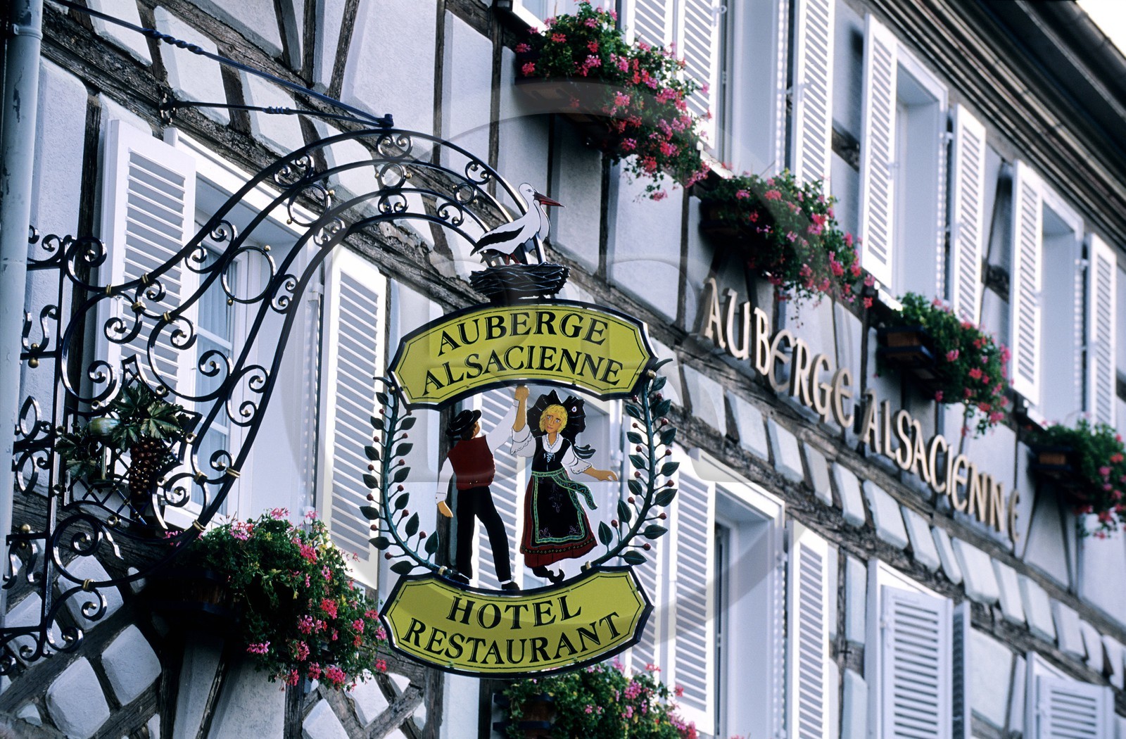France, Haut-Rhin (68), Eguisheim, labellisé Les Plus Beaux Villages de France, enseigne d' hôtel restaurant France, Haut-Rhin (68), Eguisheim, labellisé Les Plus Beaux Villages de France, enseigne d' hôtel restaurant
