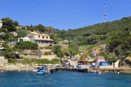 France, Var (83), Iles d'Hyères, Parc national de Port Cros, Ile du Levant, domaine naturiste d'Héliopolis, le port