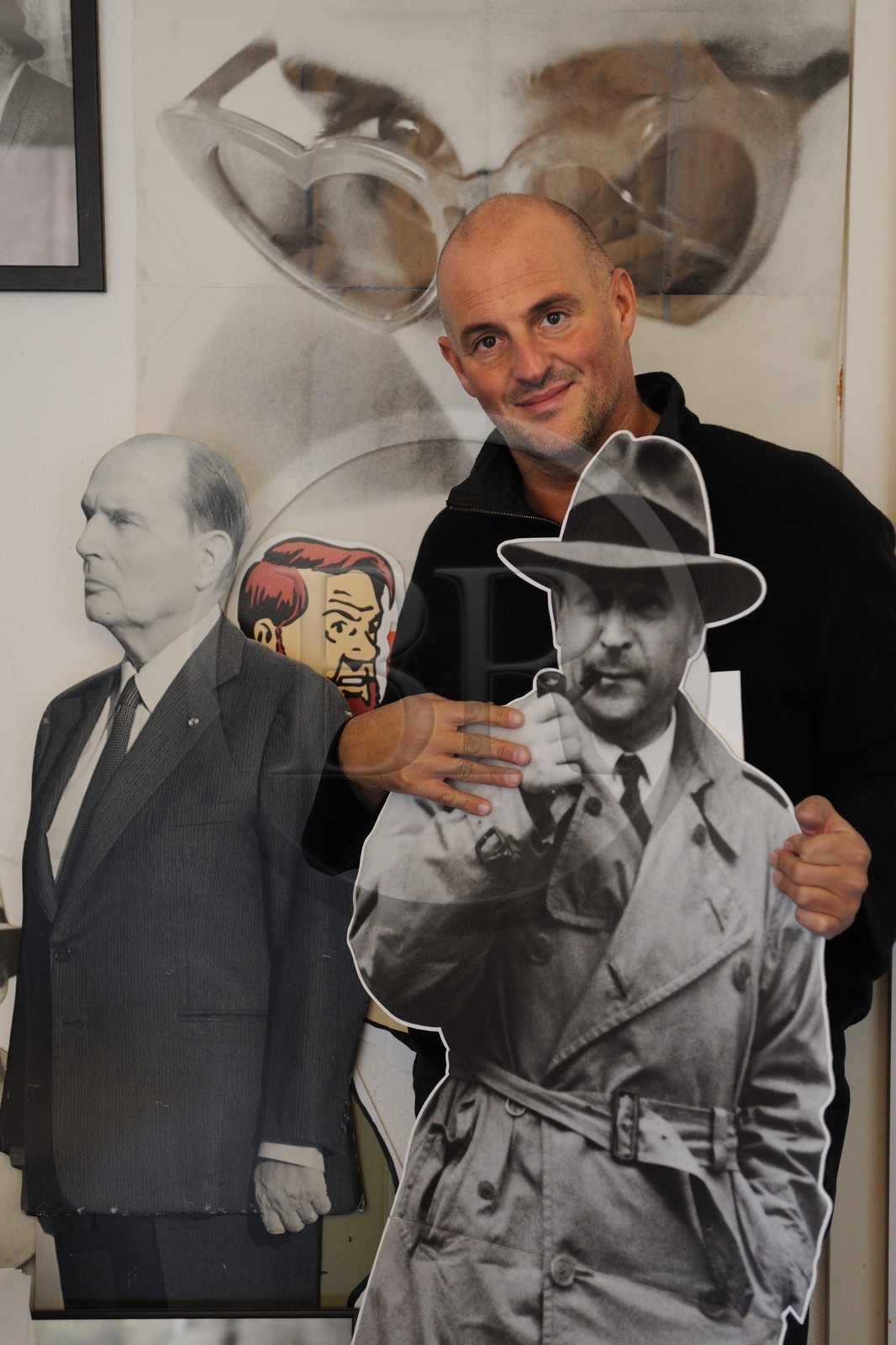 France, Bas-Rhin (67), Strasbourg, place Kléber, François Wolfermann directeur de la librairie Kléber en compagnie de George Simenon et Francois Mitterrand