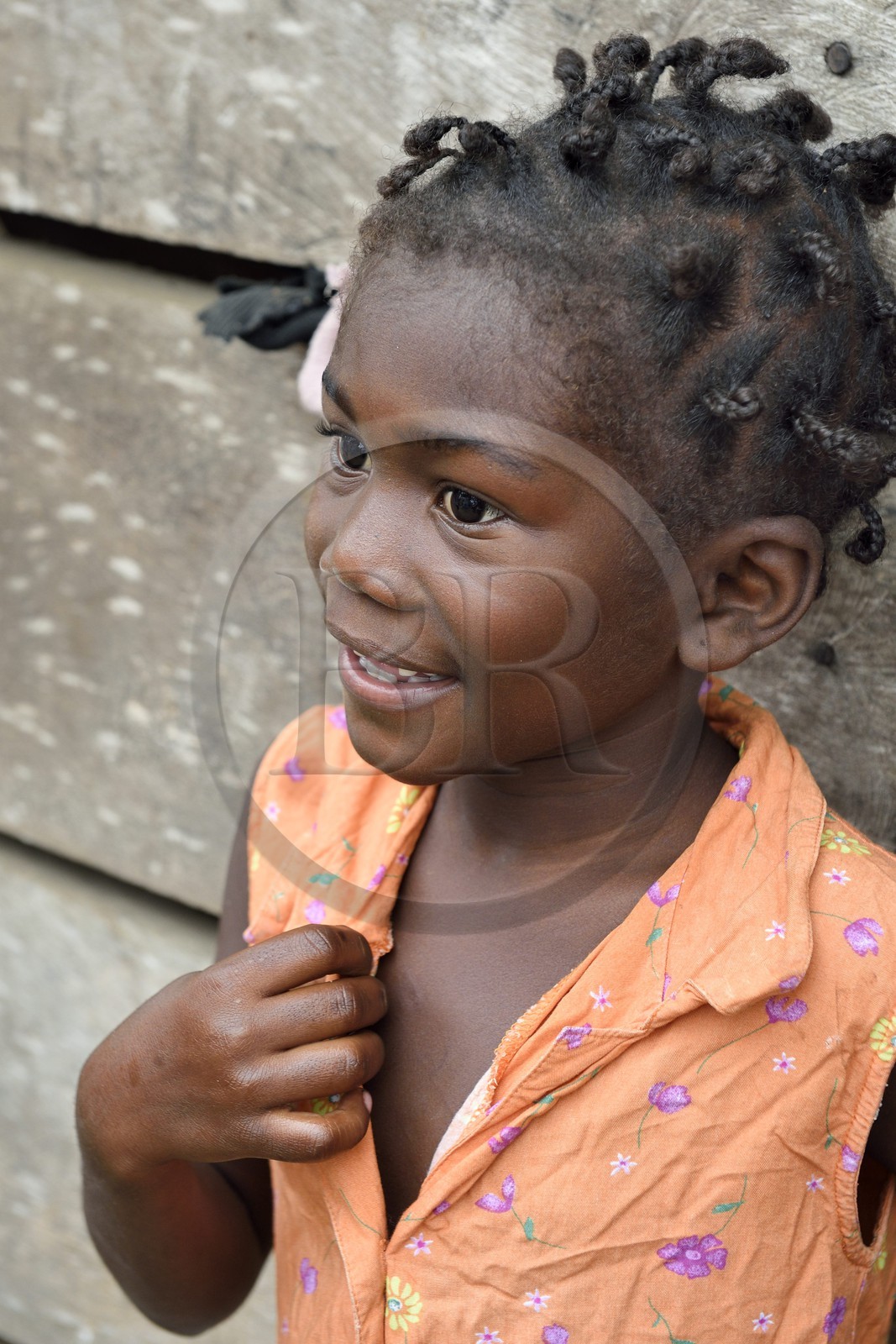 Gabon, province de Ogooué- Maritime, Omboué, région du Loango, jeune fille