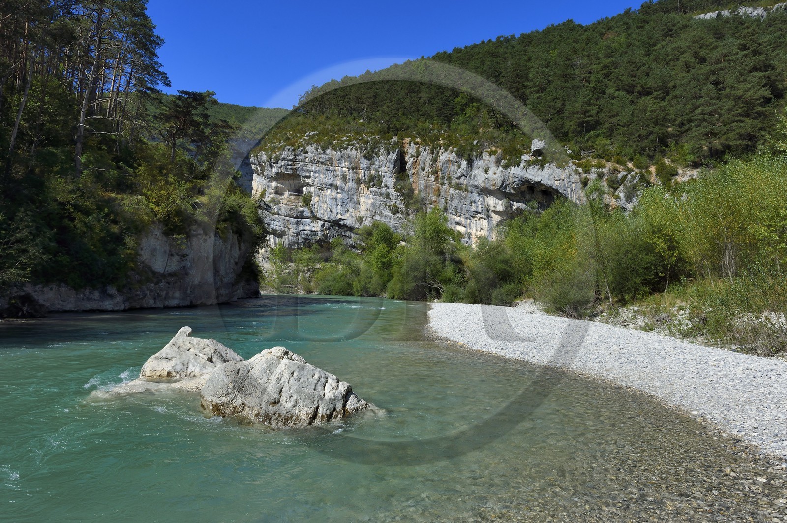 Var (83) rive gauche et Alpes-de-Haute-Provence (04) rive droite, Parc Naturel Régional du Verdon, les Gorges du Verdon à Pont de Carajuan