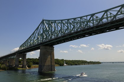 Canada, Québec, Montréal, le pont Jacques-Cartier sur le fleuve Saint-Laurent