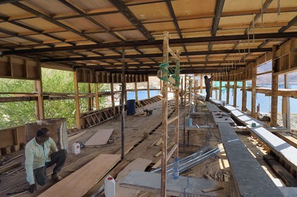 Sultanate of Oman, Ash Sharqiyah South Governorate, city and harbour of Sur, artisanal dhow construction shipyards