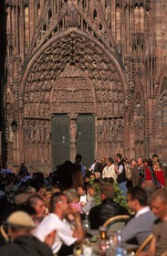 France, Bas Rhin, Strasbourg, old town listed as World Heritage by UNESCO, outside cafe and the central portal of Notre Dame Cathedral
