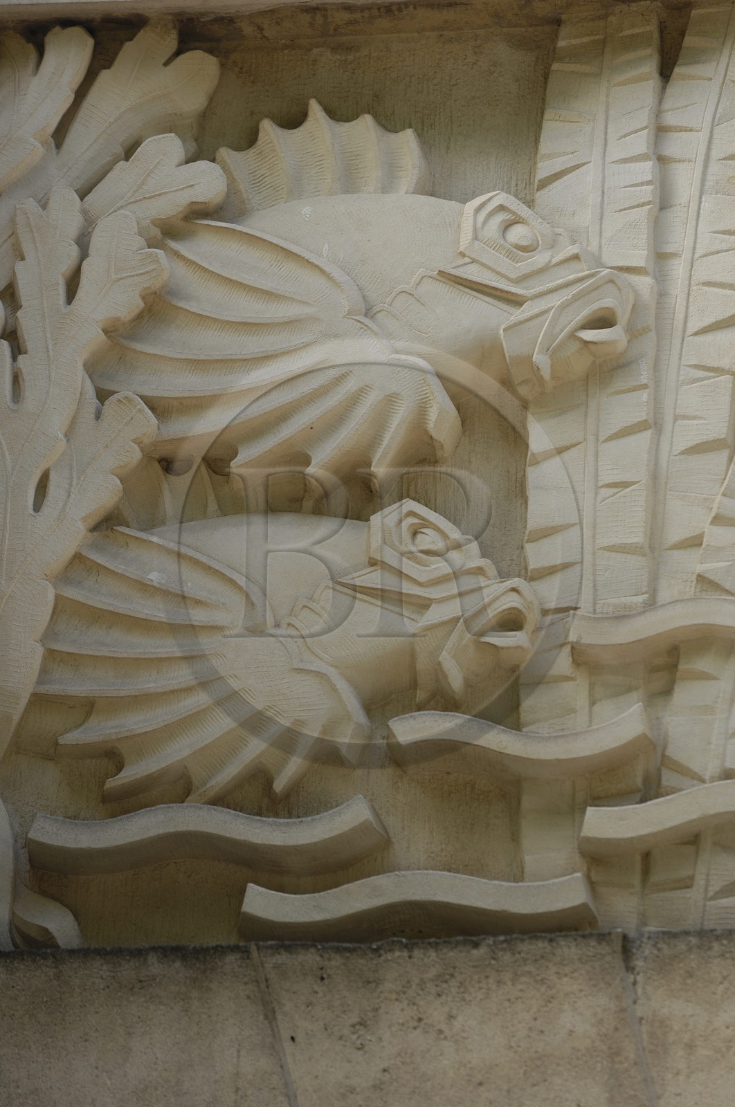 France, Charente-Maritime (17), Royan, une des frises à décor aquatique que l'on trouve sur les porches de l'avenue Aristide Briand