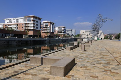 France, Bas-Rhin (67), aménagement du port du Rhin et reconversion du môle du Bassin d’Austerlitz, centre commercial Rivetoile et la Cité de la musique au fond