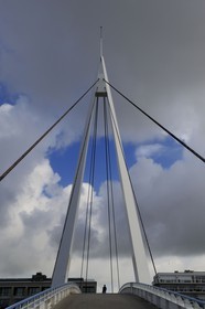 France, Seine-Maritime (76), Le Havre, Centre-ville reconstruit du Havre par Auguste Perret classé Patrimoine Mondial de l'UNESCO, Passerelle du bassin du Commerce réalisé par Guillaume Gillet (1969)