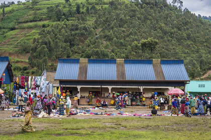 Rwanda, Province du Nord, District de Musanze (Ruhengeri), jour de marché à Muryabazira sur la Route Nationale 4 entre Kigali et Ruhengori