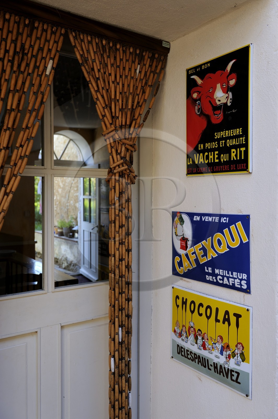 France, Var (83), Provence Verte, Bras, vers Saint-Maximin-la-Sainte-Baume, la maison d'hôtes Le Peyrourier, une campagne en Provence