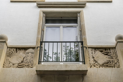 France, Charente-Maritime (17), Royan, bas-relief représentant les fonds marins décorant les immeubles  Ilot 1 - 2 - 3 - 4 (1956) des architectes Claude Ferret, André Morisseau et Louis Simon sur le boulevard Aristide Briand