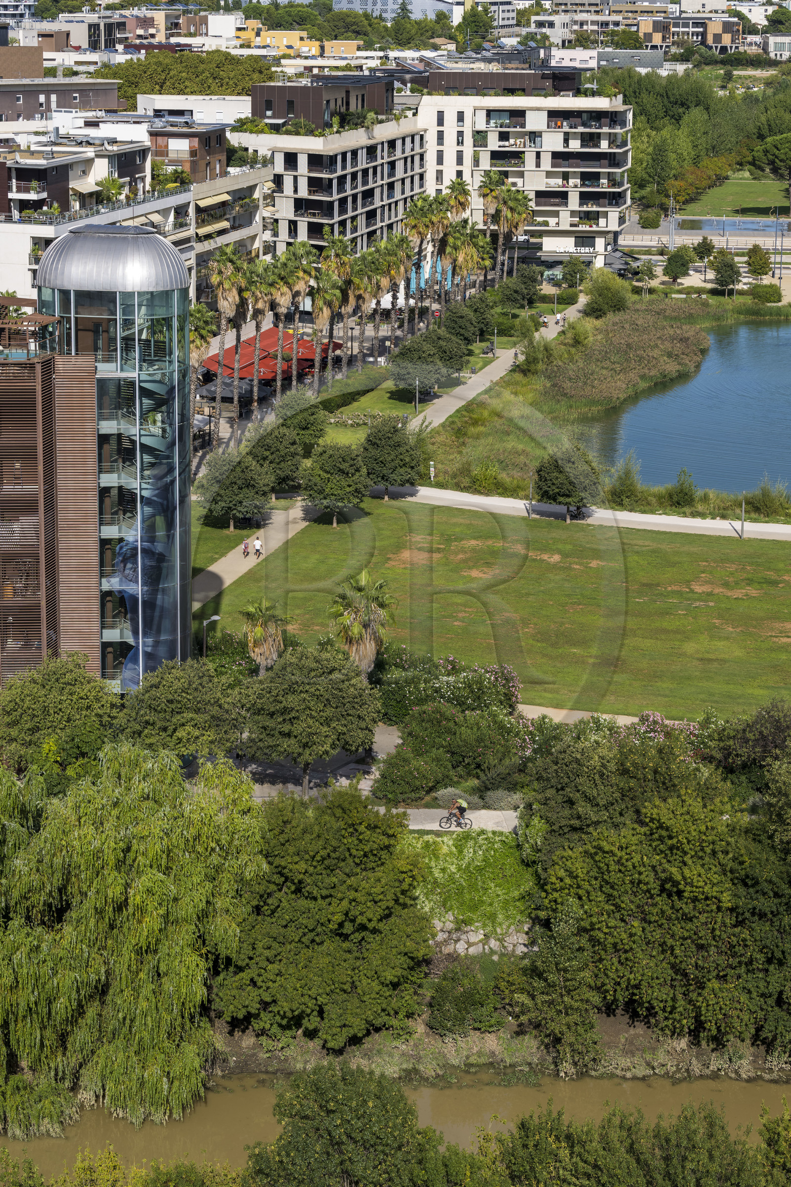 France, Hérault (34), Montpellier,  quartier de Port Marianne, immeubles d'habitation autour du  Bassin Jacques Coeur