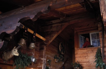 Suisse, région de Bern (Oberland Bernois), Saanenland, Gstaad, ferme traditionnelle en bois