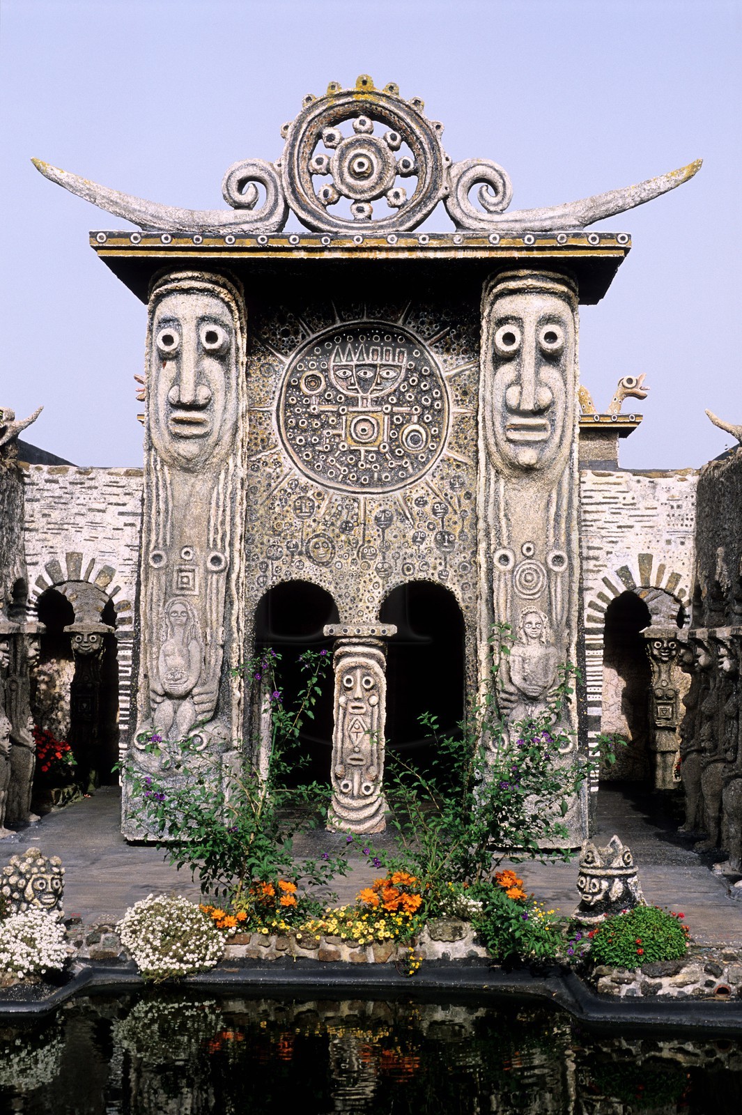 France, Mayenne (53), Cossé-le-Vivien, la Frénouse, oeuvre de Robert Tatin (autorisation avant publication)