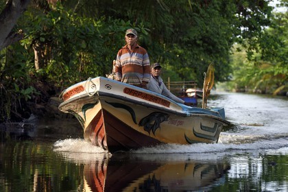 Sri Lanka, Western Province, Dutch Canal (Hamilton Canal) between Colombo and Negombo towards Uswetakeiyawa