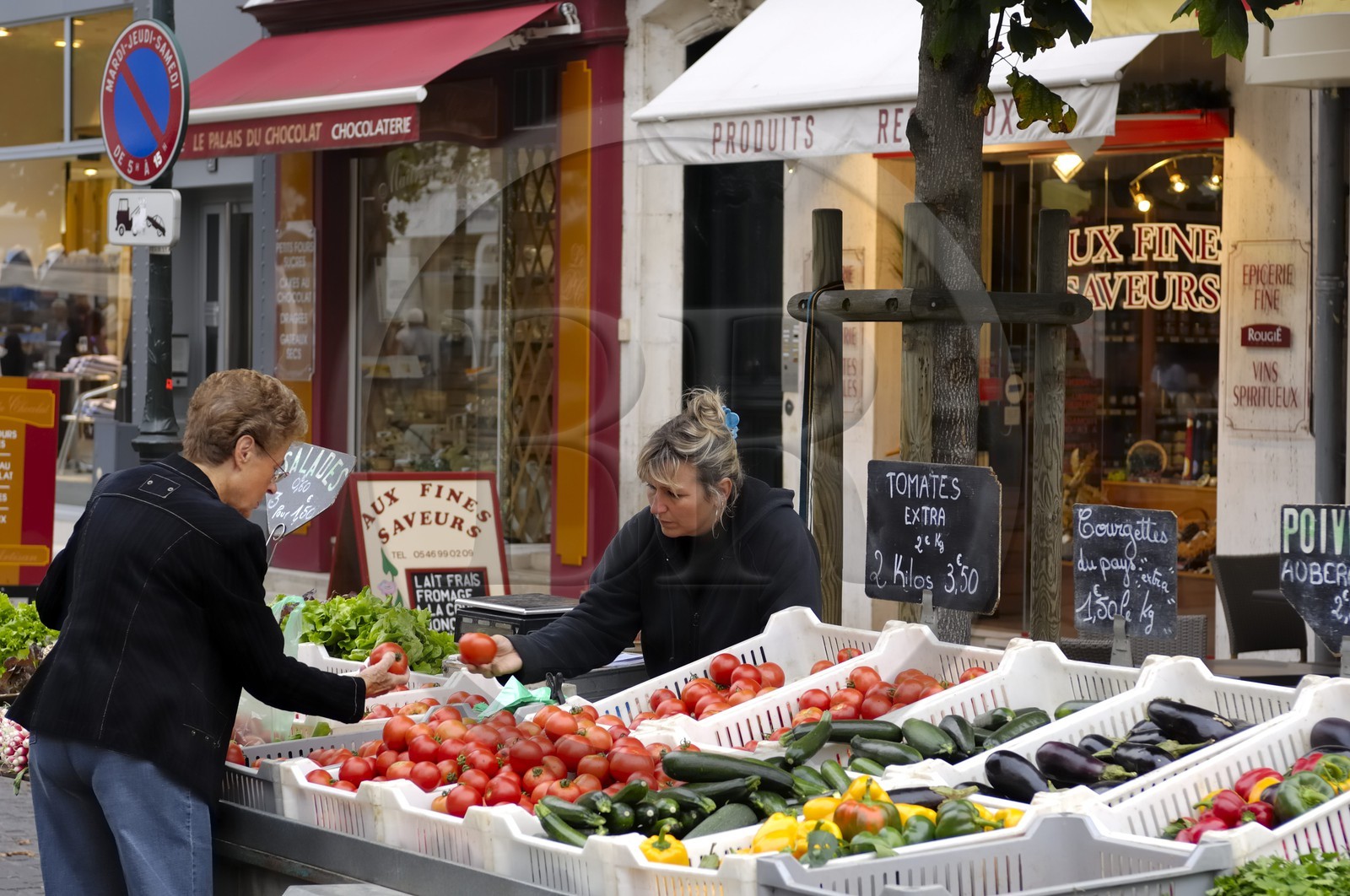 France, Charente-Maritime (17), Rochefort, le marché de l'avenue Charles de Gaulle