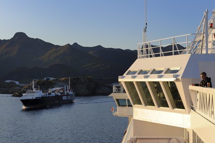 Norvège, Nordland, Iles Lofoten, Austvagoy, arrivée de l'Hurtigruten (l'express côtier) au port de Svolvaer
