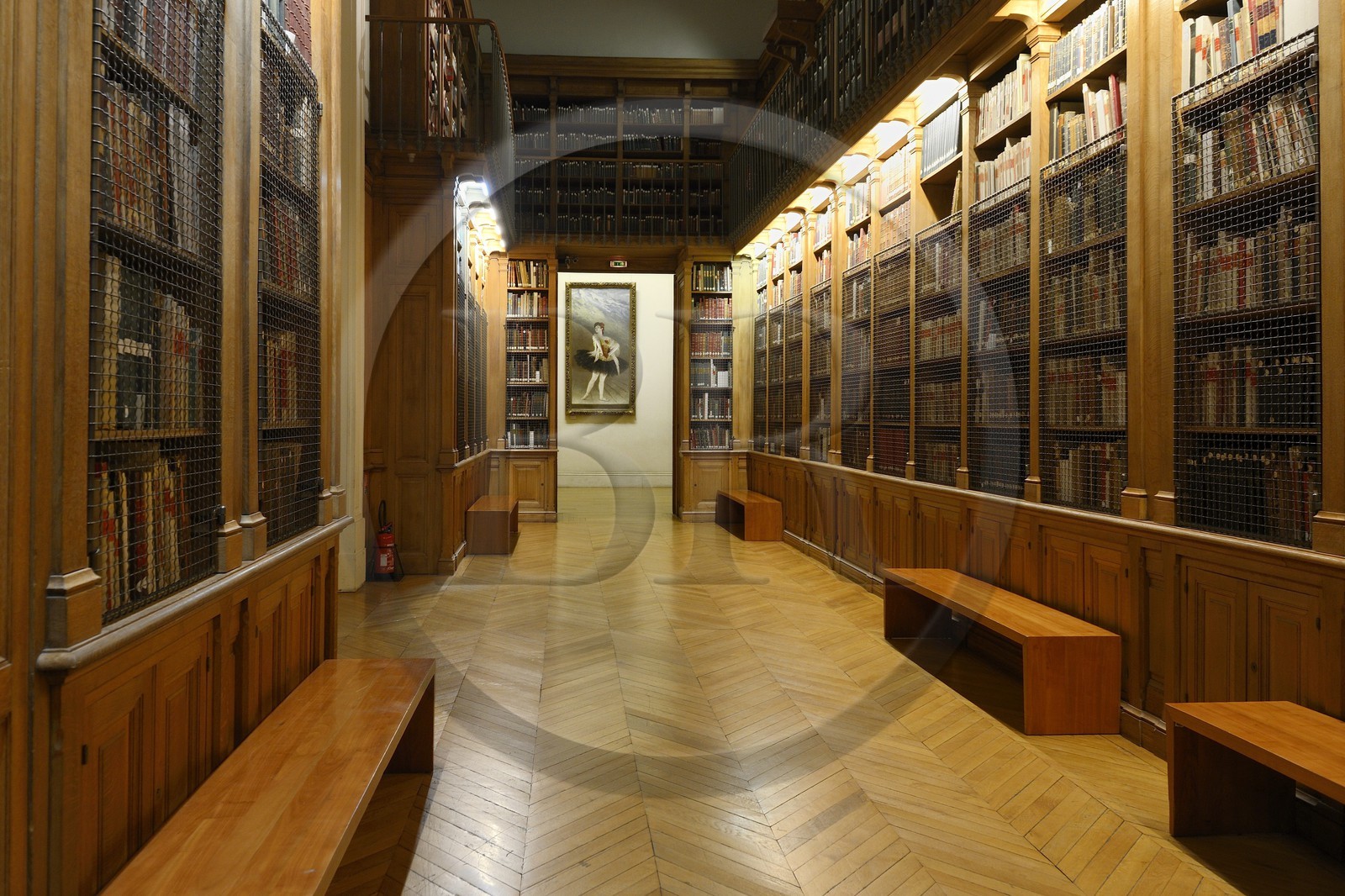 France, Paris (75), Opéra Garnier, la bibliothèque-musée de l’Opéra (BMO) faisant partie du département de la musique de la Bibliothèque nationale de France (BnF), rayonnages de livres et partitions protégés par des grilles