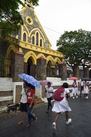 Sri Lanka, Province du Sud, Fort de Galle, classé Patrimoine Mondial de l'UNESCO, en route pour l'école de filles Southlands College (méthodiste)