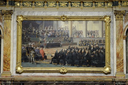 France, Yvelines (78), château de Versailles, classé Patrimoine Mondial de l'UNESCO, aile du Midi, hémicycle du congrès du parlement, tableau (copie de Bassot en 1893 d'après Couder) illustrant la séance d'ouverture des Etats généraux dans la salle des Menus Plaisirs à Versailles, le 5 mai 1789 avec les trois ordres réunis, écoutant le discours de Necker, Ministre des Finances de Louis XVI