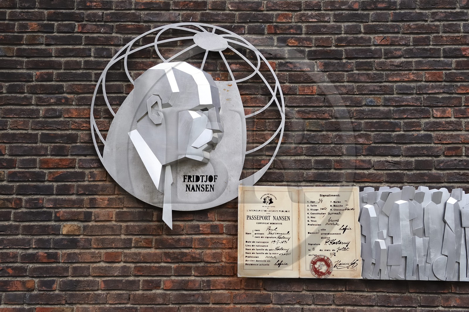 Norvège, Oslo, l'hôtel de Ville, monument à la mémoire du prix Nobel de la Paix Fridtjof Nansen, créateur du passeport Nansen pour apatride