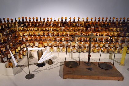 France, Alpes-Maritimes, Grasse, International Perfume Museum, .the perfume organ of the famous nose Jean Carles