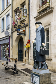 France, Yonne, Auxerre, Marie Rouget, known as Marie-Noël, writer and poet born in Auxerre, by the sculptor François Brochet