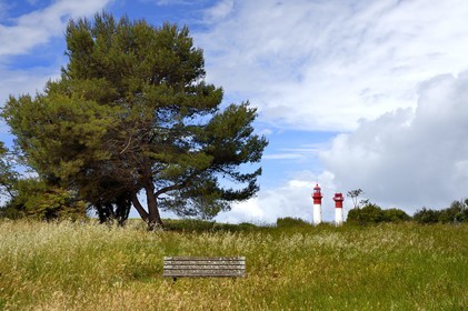 France, Charente-Maritime (17), Ile d'Aix, phare de l'ile à deux tours construit en 1840