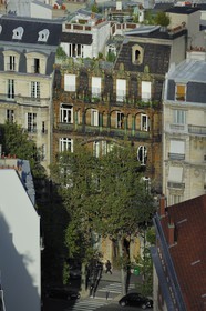 France, Paris (75), 7eme arrondissement, Immeuble art nouveau (1901) 29 avenue Rapp recouvert de ceramique de Alexandre Bigot, architecte  Jules Lavirotte