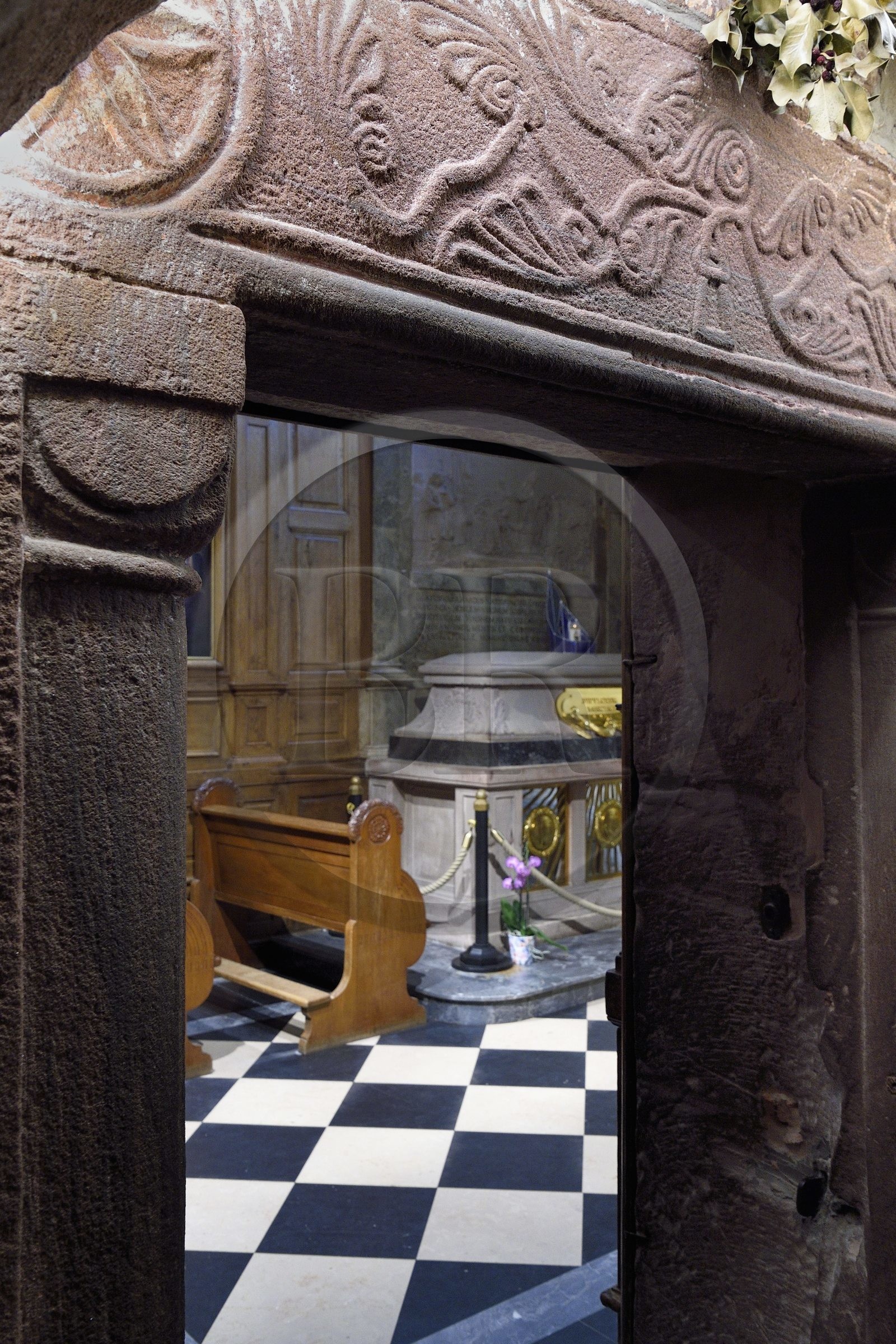 France, Bas-Rhin (67), Mont Saint-Odile, abbaye de Hohenbourg encore appelée couvent du Mont-Sainte-Odile, chapelle Sainte-Odile et tombeau de la sainte