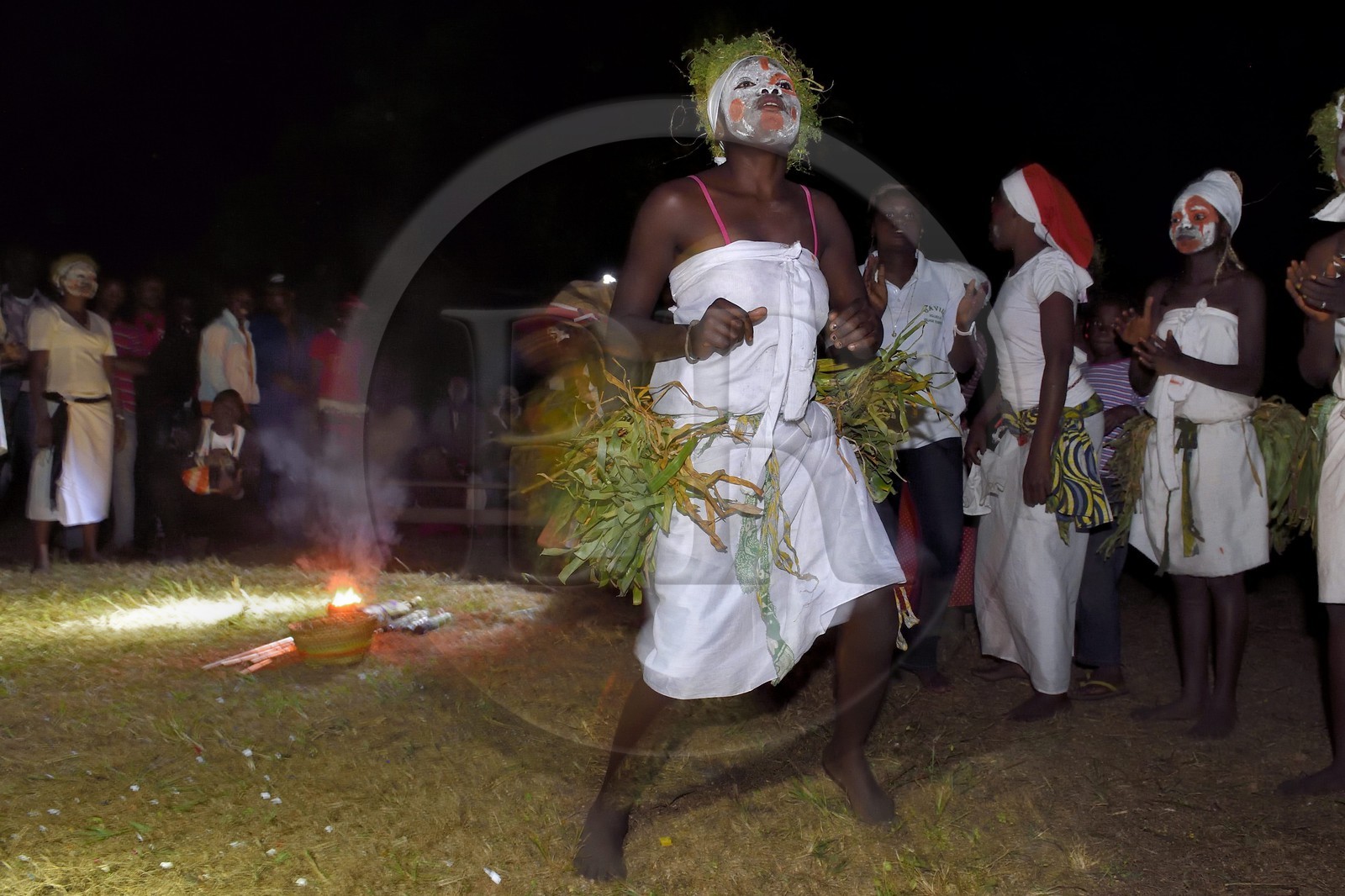 Gabon, province de Ogooué- Maritime, Omboué, région du Loango, danses traditionnelles Nkomi (Myènè)