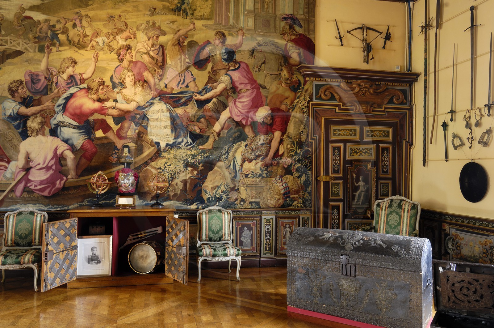 France, Loir-et-Cher (41), château de Cheverny, tapisserie de Flandre dans la salle d'armes
