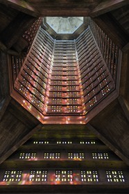 France, Seine-Maritime (76), Le Havre, Centre-ville reconstruit du Havre par Auguste Perret classé Patrimoine Mondial de l'UNESCO, Eglise Saint-Joseph, la tour-clocher vue de la nef