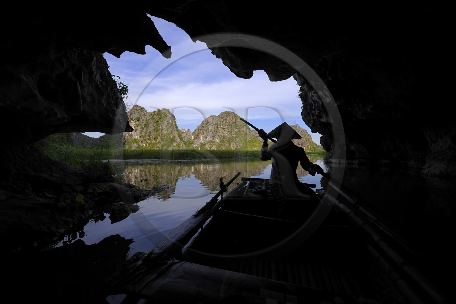 Vietnam, province de Ninh Binh, région surnommée la baie d'Halong terrestre, grotte de la réserve naturelle de Van Long Vietnam, province de Ninh Binh, région surnommée la baie d'Halong terrestre, grotte de la réserve naturelle de Van Long