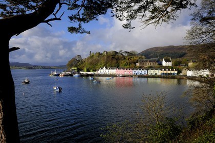 Royaume-Uni, Ecosse, région des Highlands, les Hébrides, île de Skye, le port de pêche de Portree