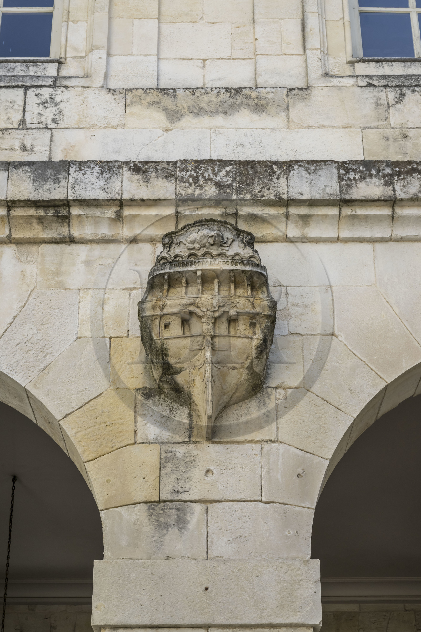 France, Charente-Maritime (17), La Rochelle, Hotel de la Bourse, chambre de commerce de fin XVIIIème siècle, poupe d'un navire, symbole de la prospérité du commerce maritime de la ville