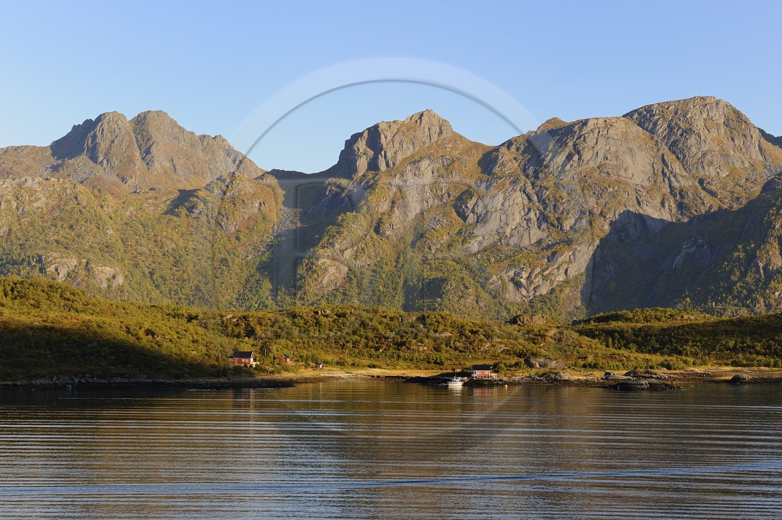 Norvège, Nordland, Iles Lofoten, le Raftsundet, détroit qui sépare Austvagoy de l'île d'Hinnoya