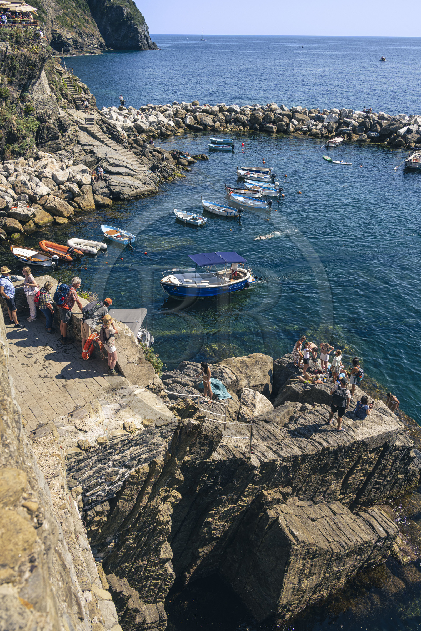 Italie, Ligurie, Cinque Terre, parc national des Cinque Terre classé Patrimoine Mondial de l'UNESCO, village de Riomaggiore, le petit port