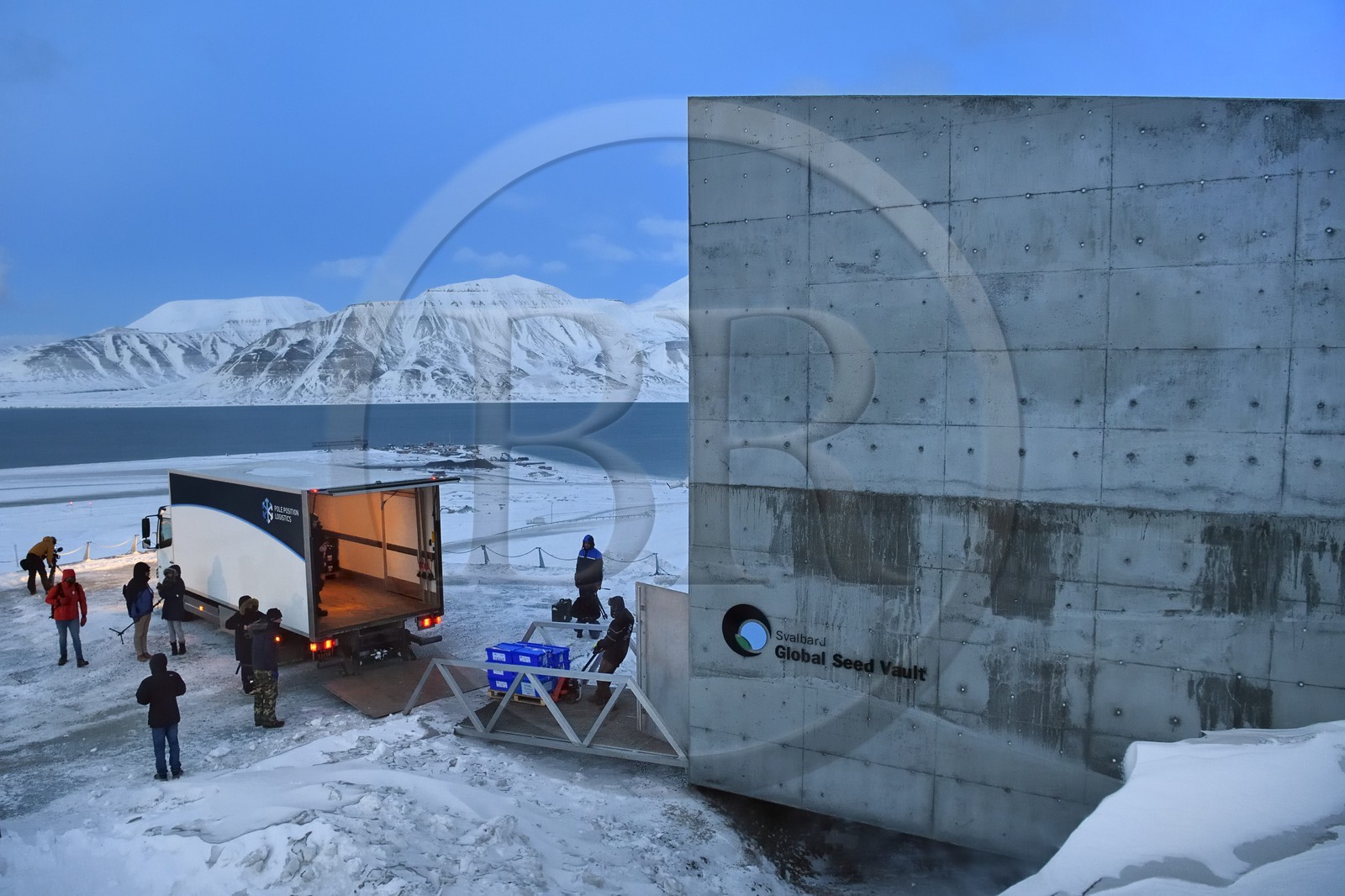 Norvège, Svalbard, Spitzberg, Longyearbyen, la Réserve mondiale de semences du Svalbard (banque de graines du Global Seed Vault) permet une sauvegarde de sécurité pour les collections existantes de banques de gènes, livraison des semences par NordGen