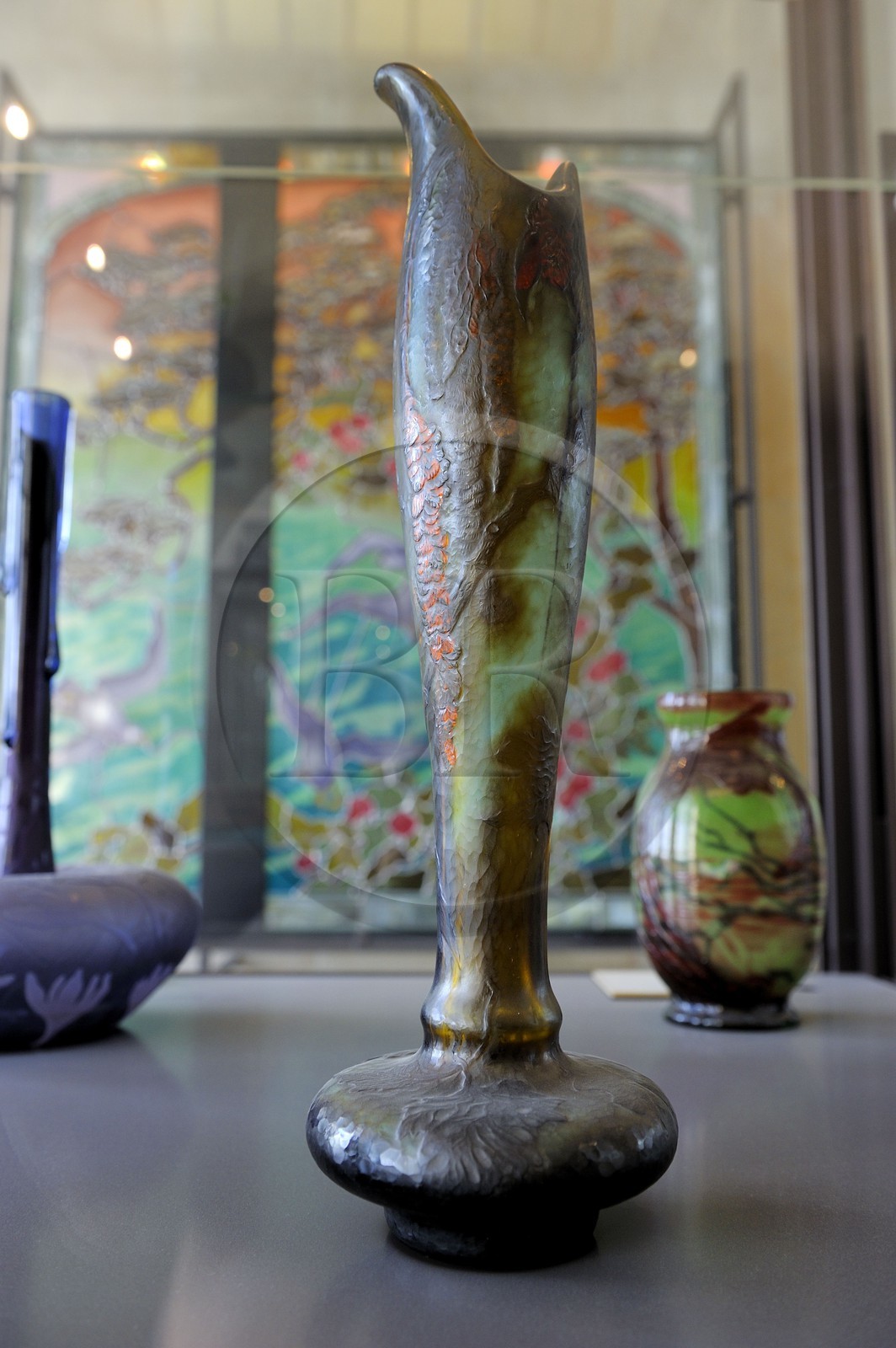 France, Paris (75), le musée d'Orsay, vase Le Baumier 1895 par Émile Gallé