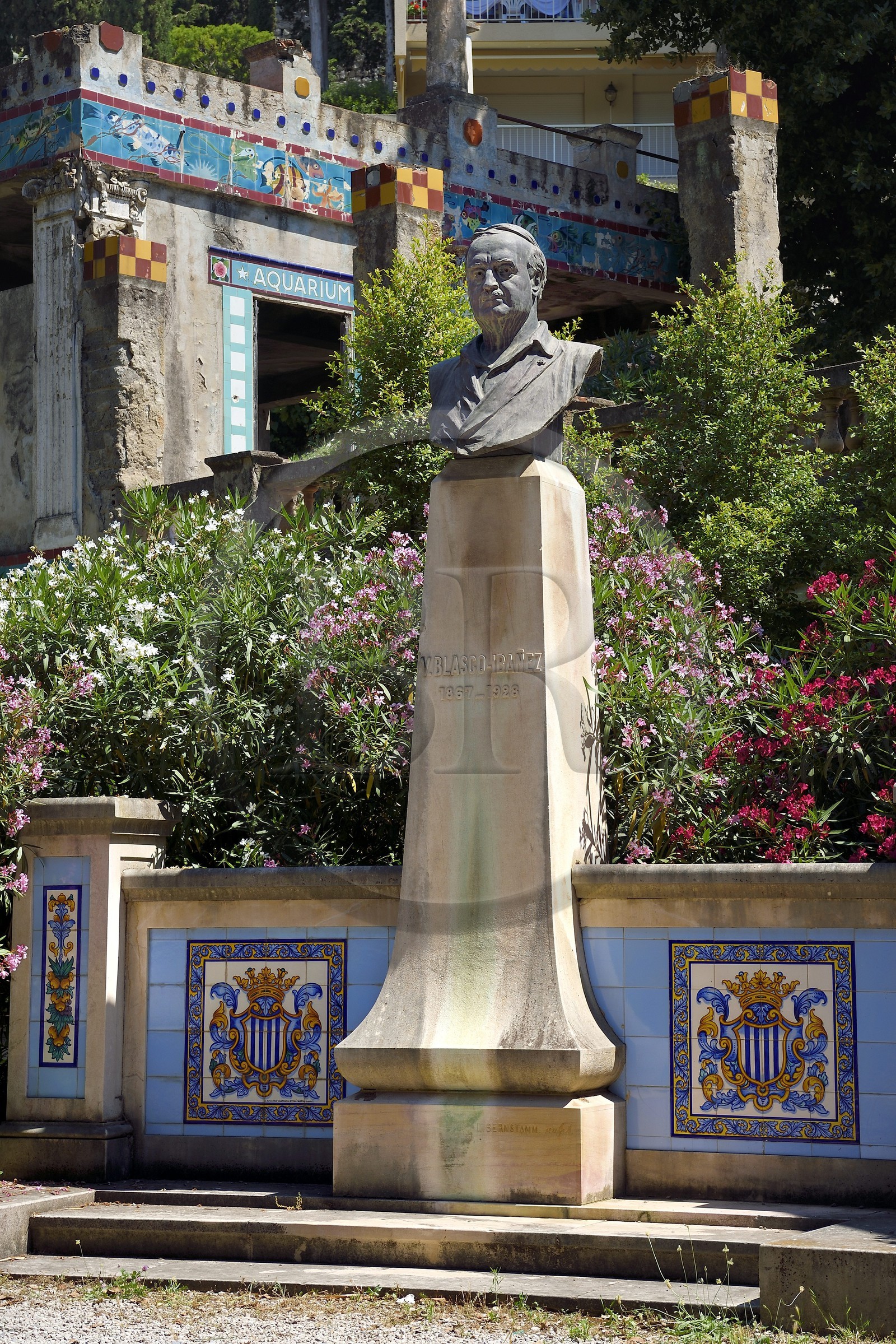 France, Alpes-Maritimes (06), Menton, Jardin Fontana Rosa, buste de Vicente Blasco Ibañez créateur de la villa et de son jardin