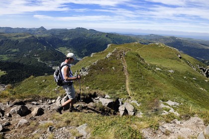France, Cantal, Monts du Cantal, Parc Naturel Regional des Volcans d' Auvergne (Regional Nature Park of the Volcanoes of Auvergne), hickers at the top of the Plomb du Cantal (1855m)