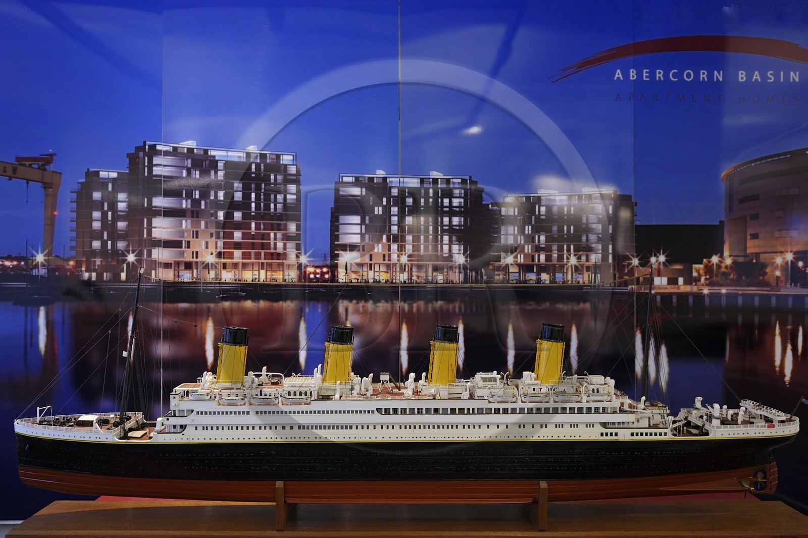 Royaume-Uni, Irlande du Nord, Belfast, quartier des docks de Queen's Island, le centre Titanic Belfast Experience, maquette du RMS Titanic