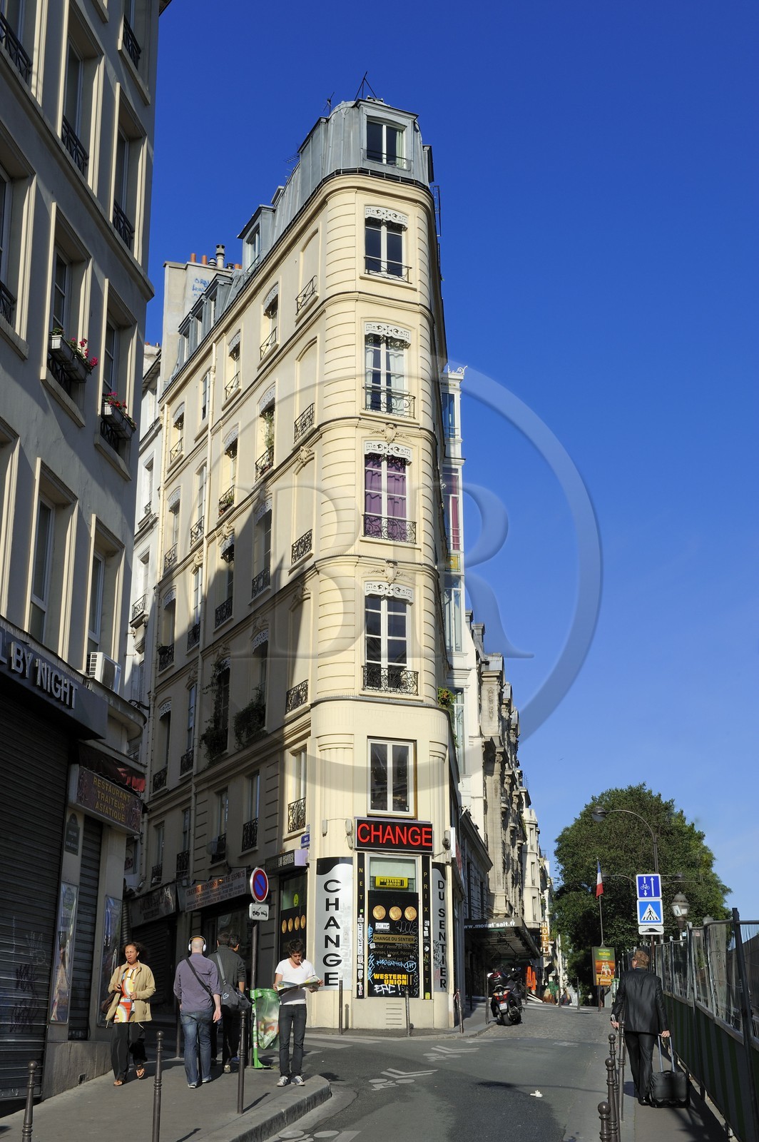 France, Paris (75), immeuble bordant le boulevard Bonne nouvelle à l'entree du quartier du Sentier
