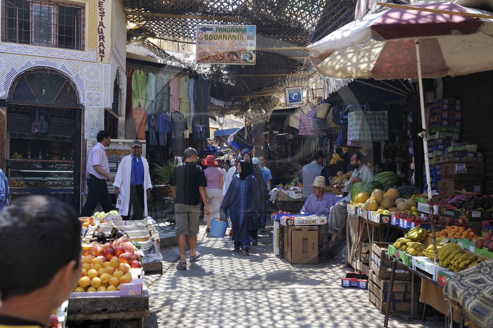 Maroc, Moyen Atlas, Fès, ville impériale, médina classée Patrimoine Mondial de l'UNESCO, Fès el Bali, entrée du souk Talaa Kebira