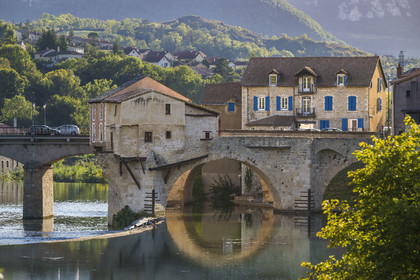 France, Aveyron (12), Millau, le pont Vieux franchissait le Tarn, l'ancien moulin sur sa deuxième pile