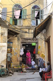 Tanzanie, archipel de Zanzibar, île de Unguja (Zanzibar), ville de Zanzibar, quartier Stone Town, classé Patrimoine Mondial de l' UNESCO, une épicerie de la vieille ville dans le quartier de Shangani
