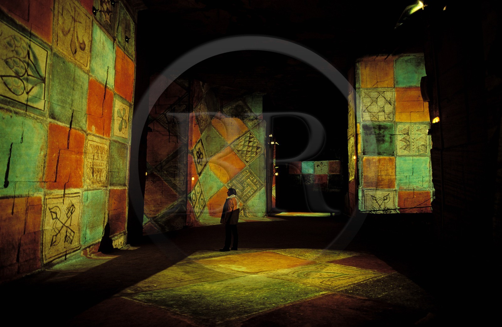 France, Bouches-du-Rhône (13), Les Baux-de-Provence, labellisé Les Plus Beaux Villages de France, jeux de lumières, cathédrale d' images dans l' ancienne carrière