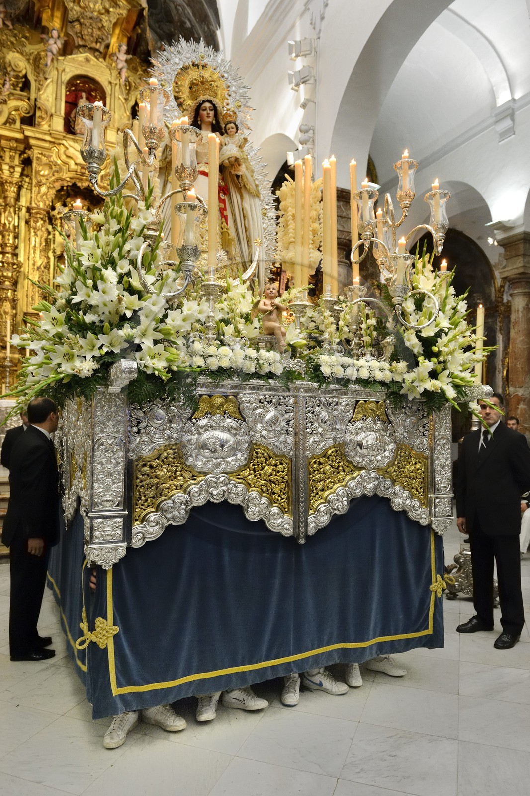 Espagne, Andalousie, Séville, quartier de Santa Cruz, église San Nicolas, procession de la Vierge des neiges (Virgen de las Nieves) Espagne, Andalousie, Séville, quartier de Santa Cruz, église San Nicolas, procession de la Vierge des neiges (Virgen de las Nieves)