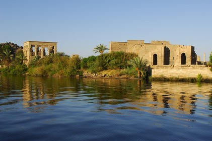 Egypte, Haute-Egypte, Nubie, vallée du Nil, Assouan, île d'Agilka, Philae classé Patrimoine Mondial de l'UNESCO, le temple d'Isis et le kiosque de l'empereur romain Trajan