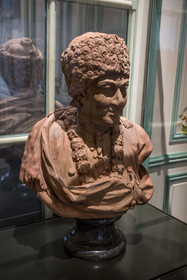 France, Paris, Marais district, Carnavalet Museum, Bust of the French writer Jean-Jacques Rousseau in Armenian costume (18th century)